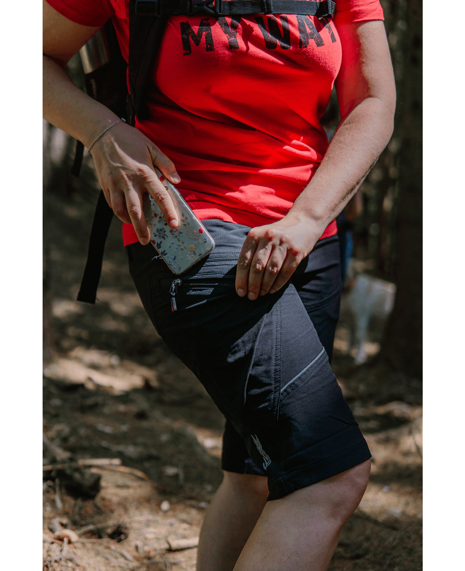 187185_0250120060_FOBOS_Shorts_black_mood1.png