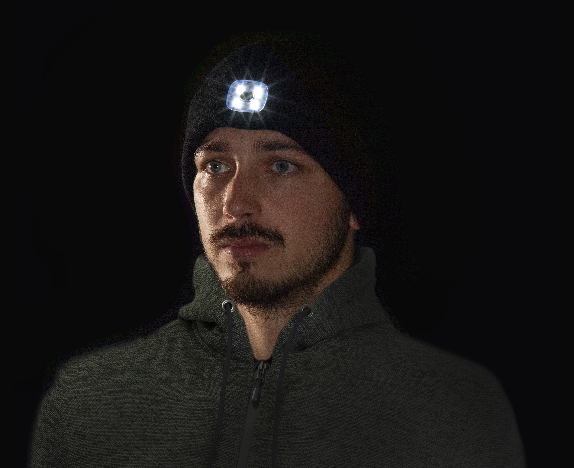 294574_0909100060_LUMOS_USB_LED_Hat_black_04.png